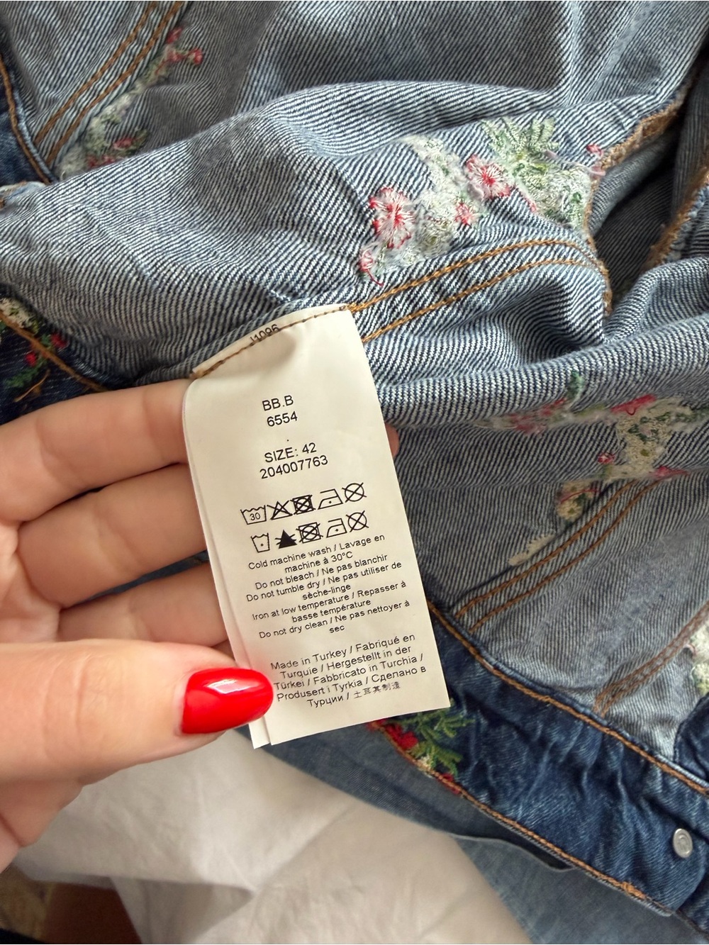 GANNI Floral Embroidered 3/4 Sleeve Cropped Denim Jacket - Picture 2 of 4
